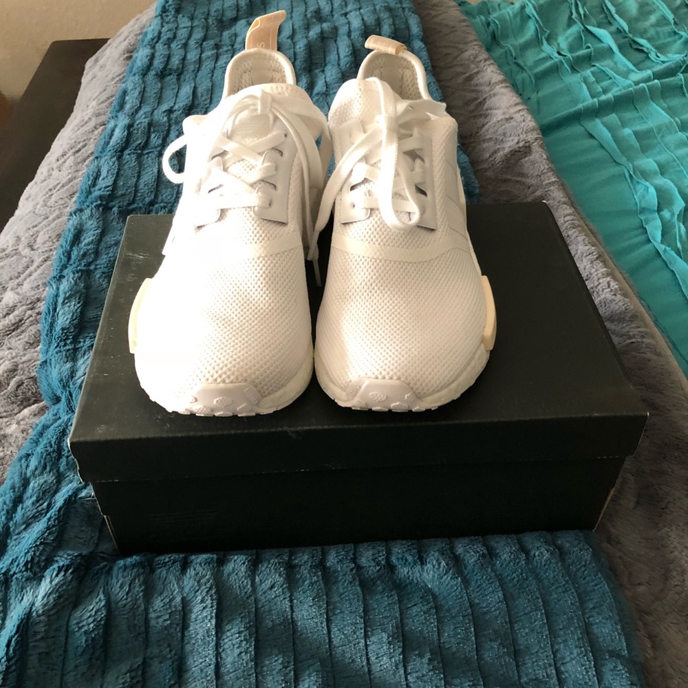 White Adidas NMD R1